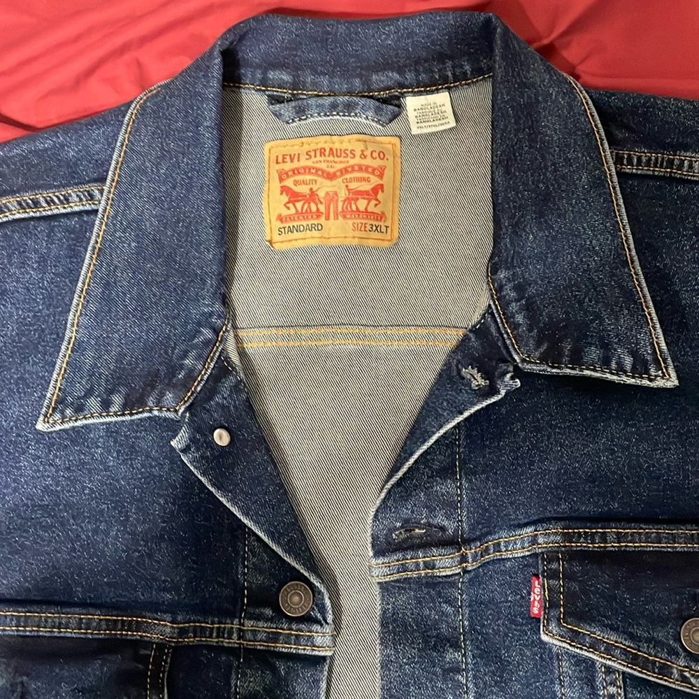BRAND NEW Levis Men’s Jean Jacket
